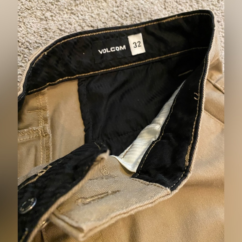 Volcom Khaki Shorts - Picture 6 of 6
